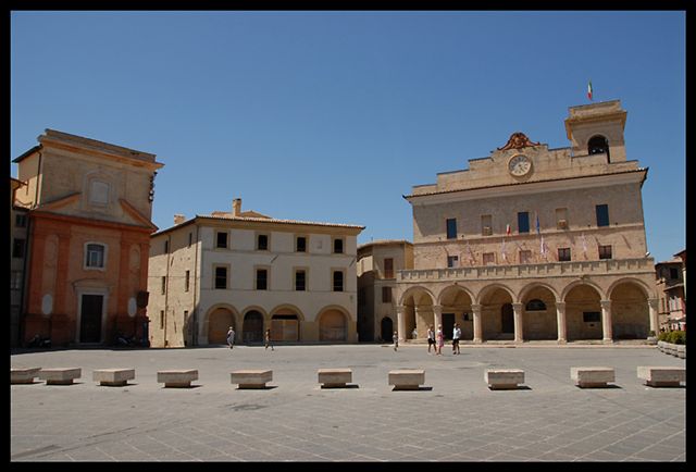 MONTEFALCO-UMBRIA’S-EXALTED-BALCONY-cover-image-4
