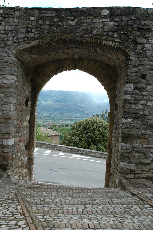 MONTEFALCO-UMBRIA’S-EXALTED-BALCONY-cover-image-8